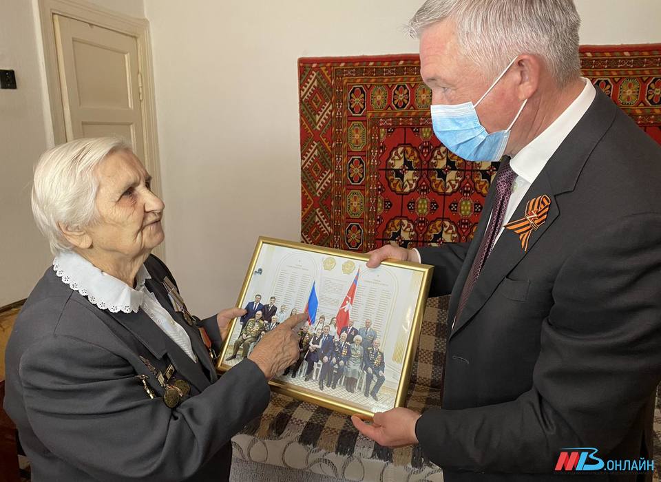 «С честью прошли горнила испытаний»: волгоградских ветеранов поздравили с Днём Победы